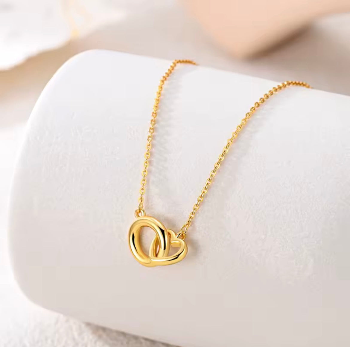 collier motif délicat pour femmes