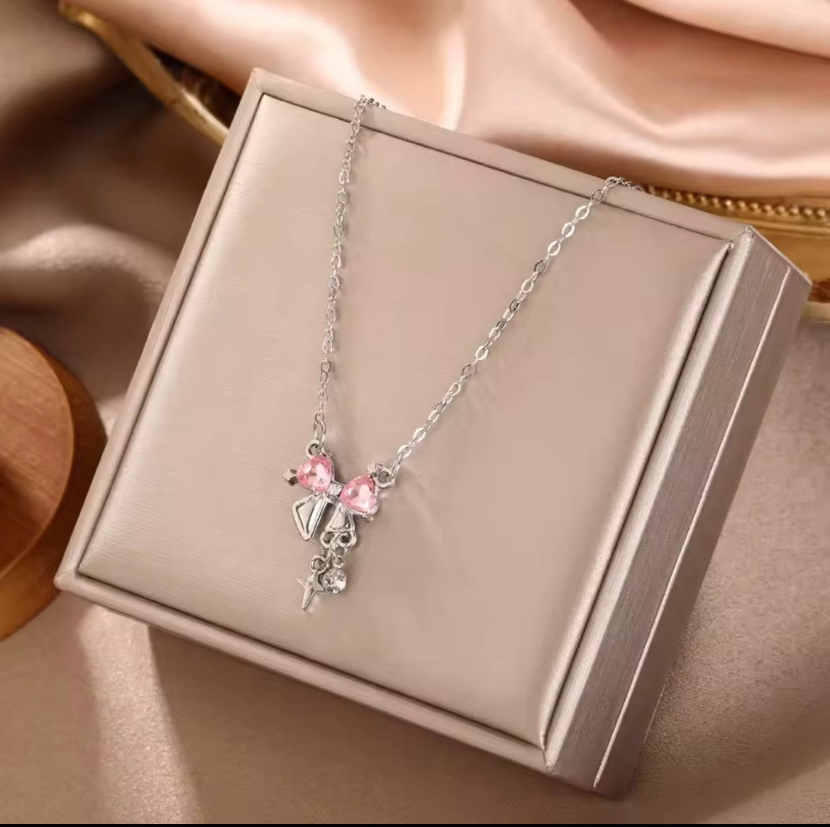 Collier Ailes d’Ange & Pierre Opalescente – Argenté