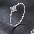 Bague Fleur en Argent 925 avec Zircons – Fine & Élégante