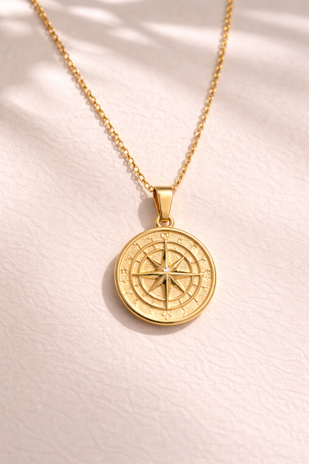 Collier Boussole Argentée – Symbole de Direction & Liberté