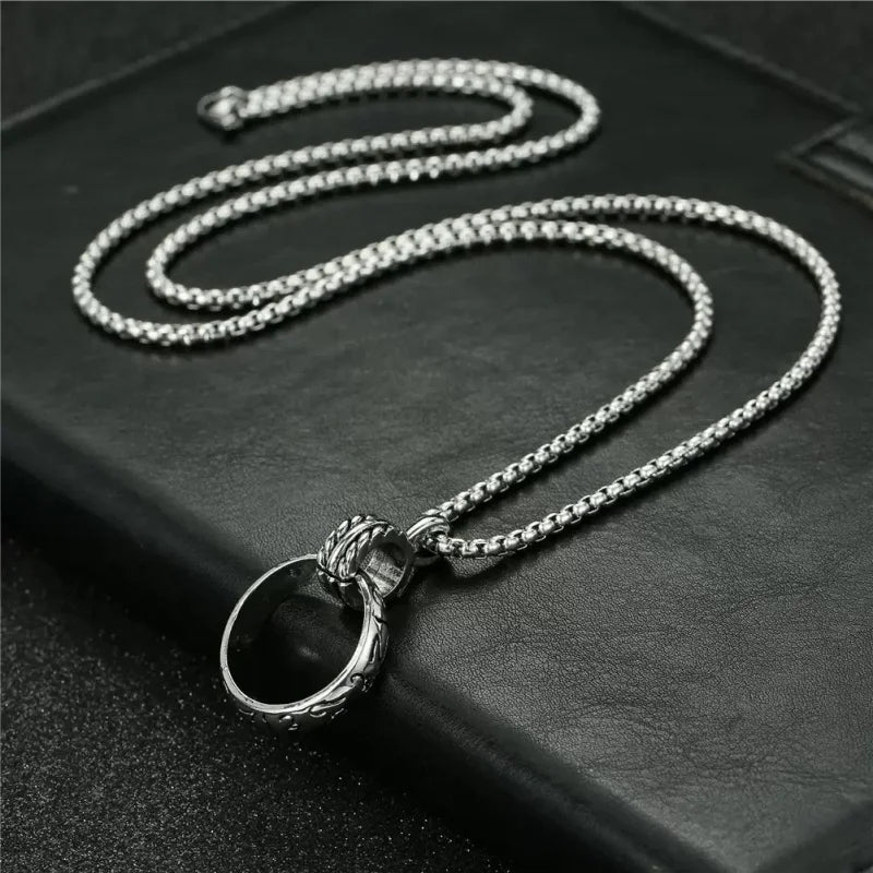 Nouveau pendentif double anneau sculpté collier en acier inoxydable bague rue rétro personnalité fête collier unisexe