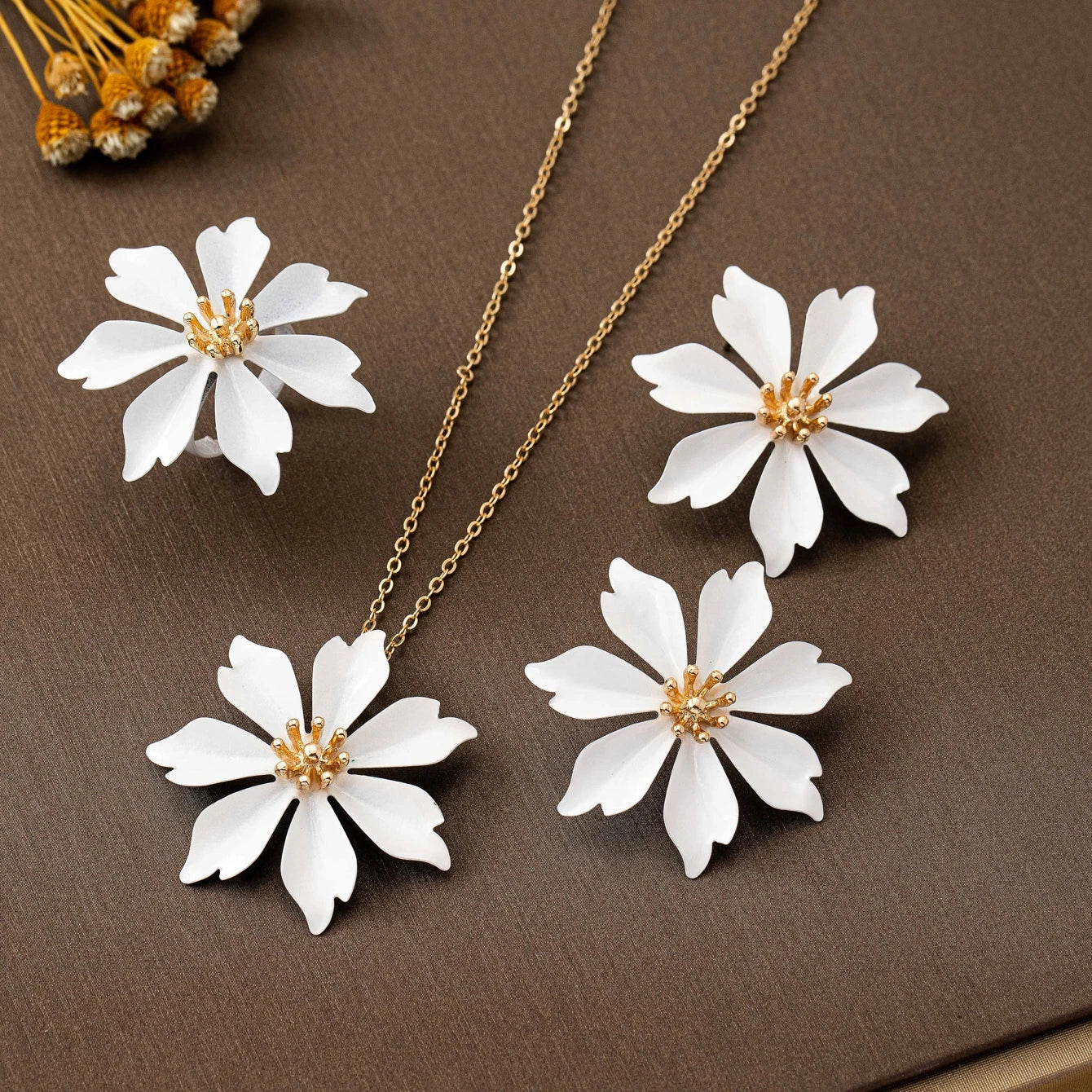 ensemble de bijoux pour femmes, des boucles d'oreilles à fleurs